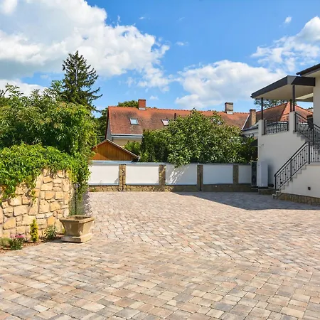 Apartament Naboka *